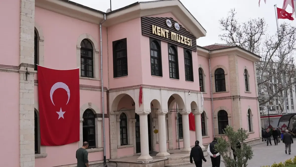 Elazığ'da müzeler ziyaretçi akınına uğradı