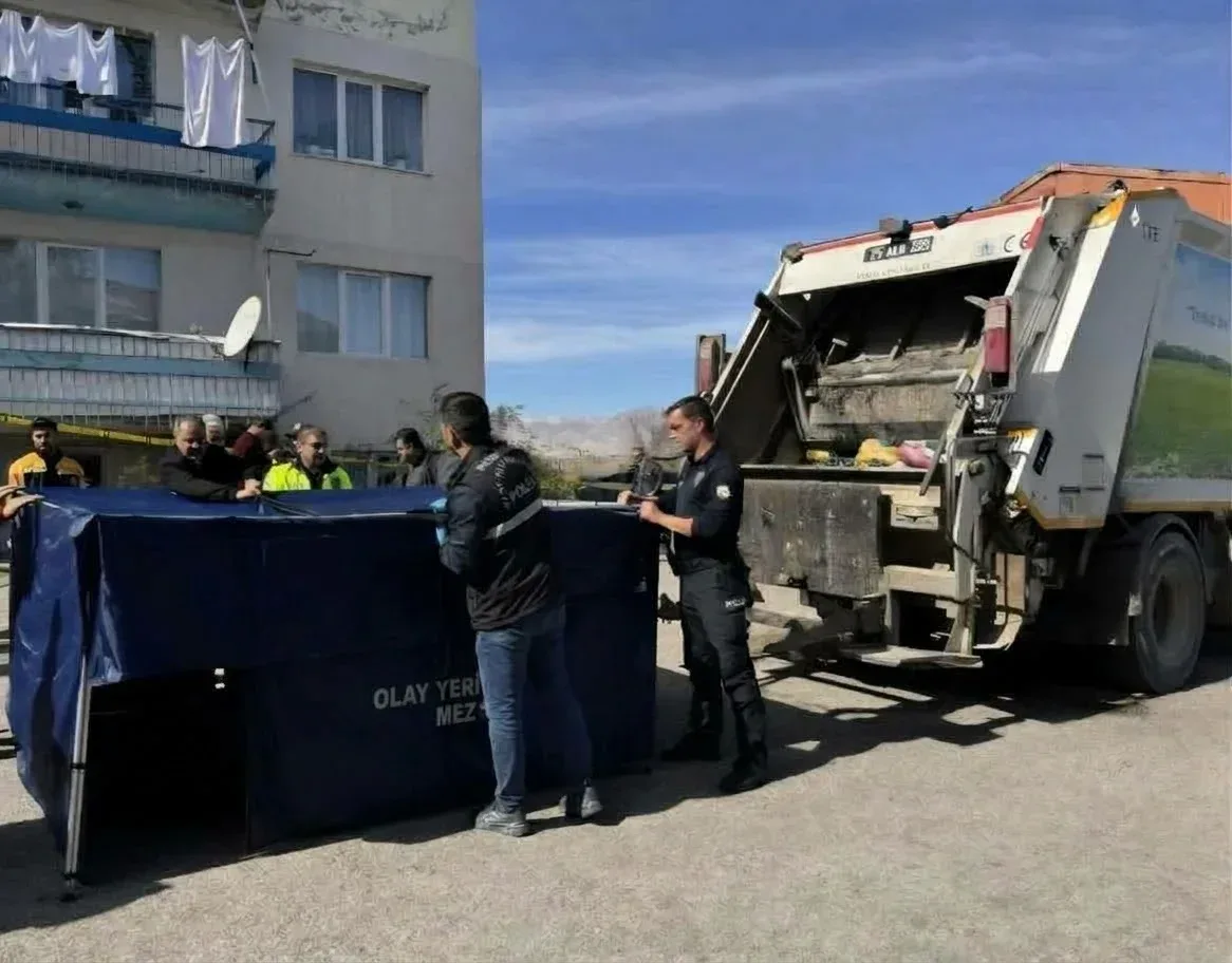 Erzurum’da çöp kamyonunun çarptığı kadın hayatını kaybetti