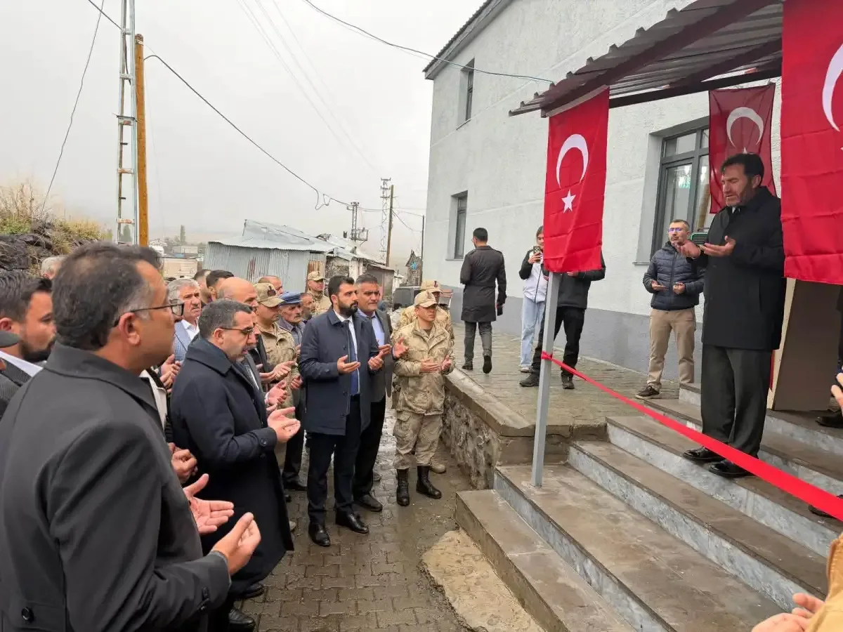 Kağızman Tunçkaya köyü’nde yeni cami dualarla ibadete açıldı
